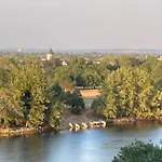 Chateau De La Boussiniere Bed & Breakfast 3*